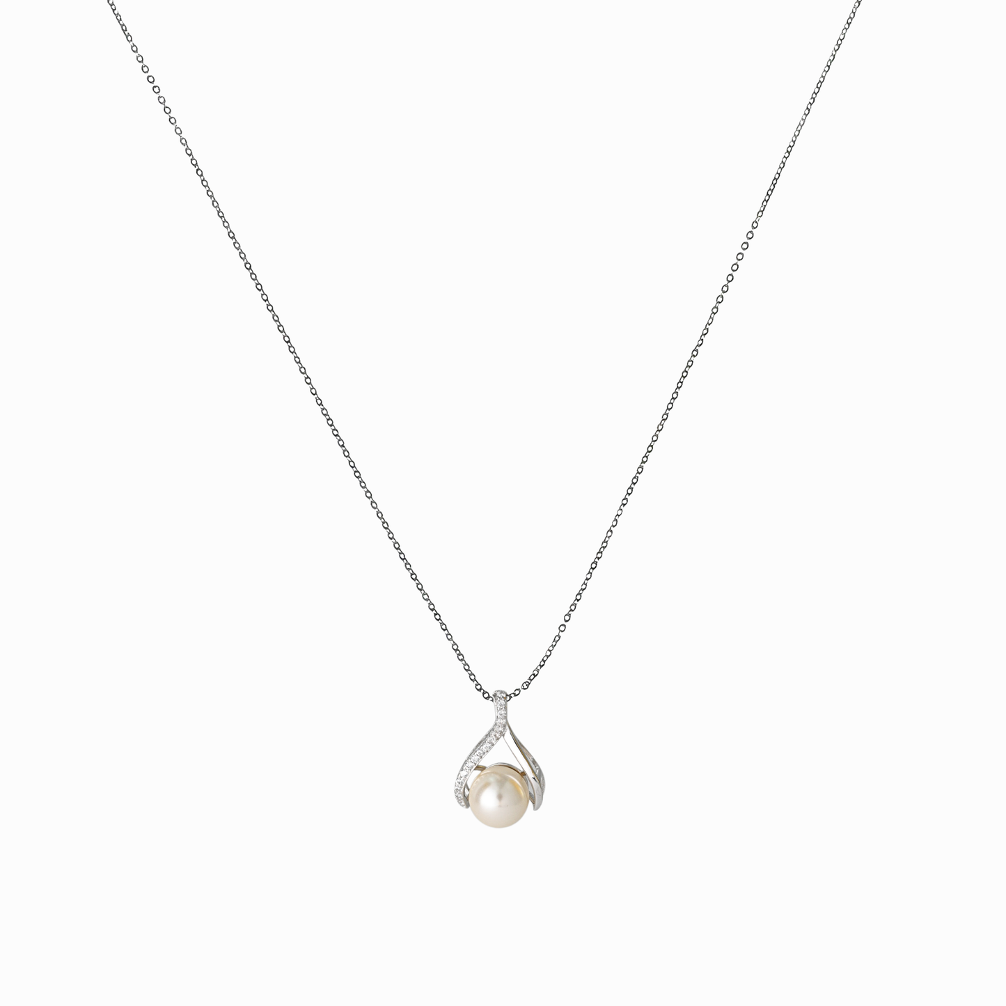 Petal Pearl Necklace