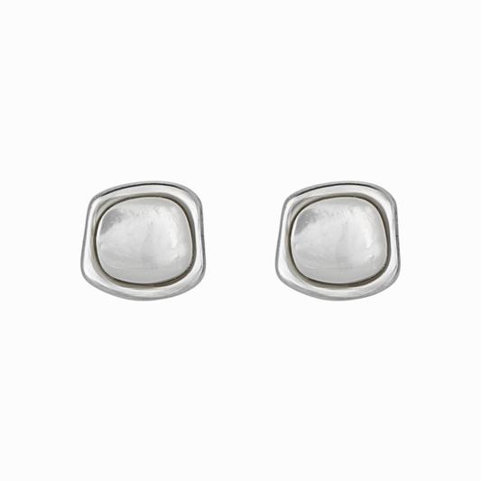 Scallop Mother of Pearl Stud Earring