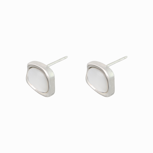 Scallop Mother of Pearl Stud Earring