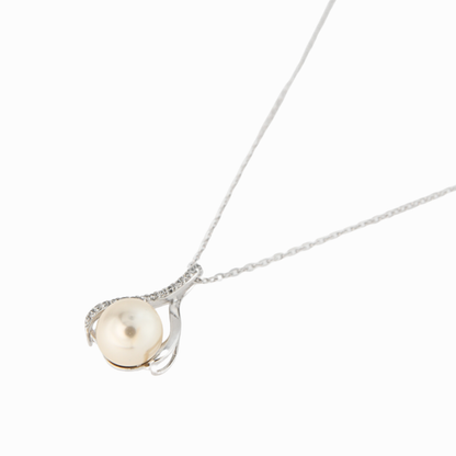 Petal Pearl Necklace